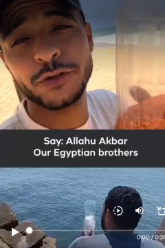 Ilustrasi video memperlihatkan seorang warga Mesir lemparkan botol berisi makanan dan diterima warga Gaza. [X-Twitter]